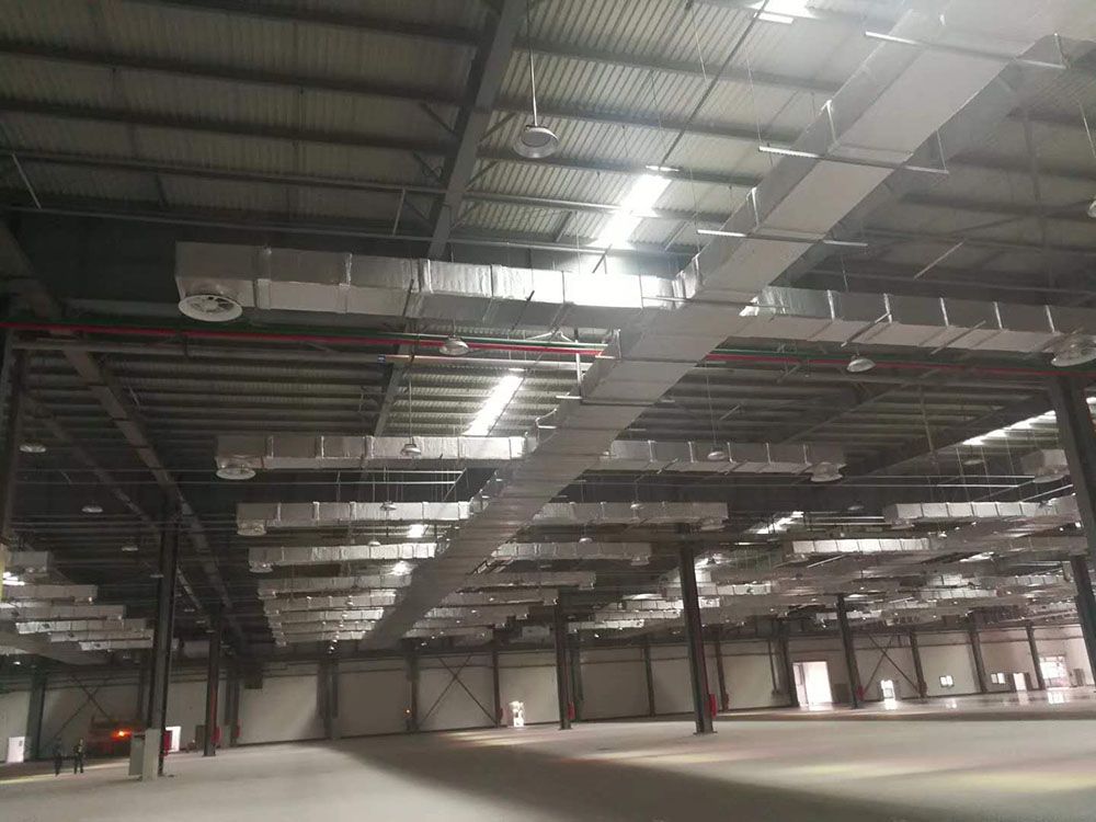 車間中央空調風管安裝2