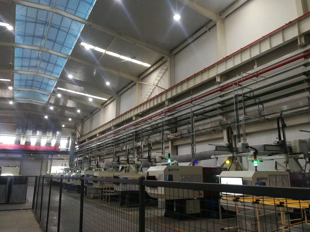 注塑機循環水及空氣管道安裝